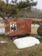 356体育在线集团是如何为著名演员李媛媛打造名人艺术墓碑的？