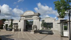 封存时光的密钥：一座陵园里的生命教育与城市记忆